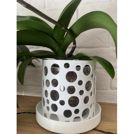 Pot by Corentin with integrated saucer